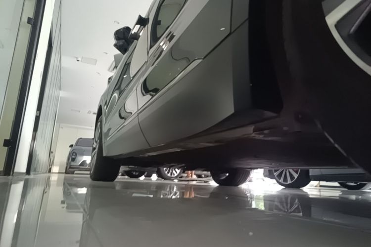 Used Nio ES8 2024 75 kWh Left Side Sill