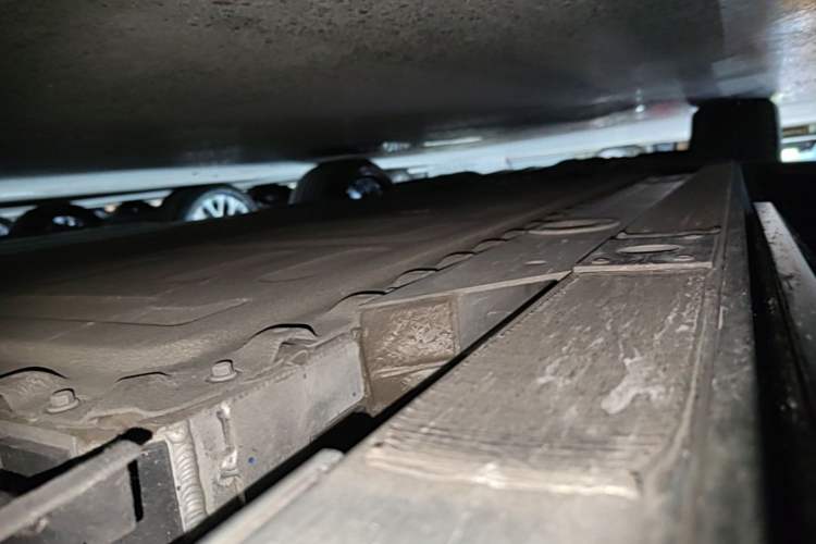 Used Nio ES8 2024 100kWh Signature Edition Left Side Sill