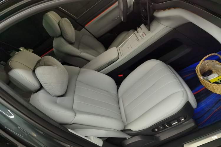 Used Nio ES8 2024 75 kWh Right Front Seat