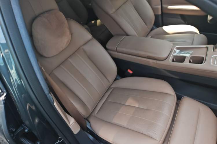 Used Nio ES8 2024 75 kWh Right Front Seat
