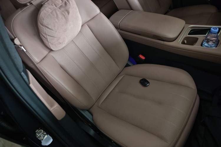 Used Nio ES8 2024 75 kWh Right Front Seat