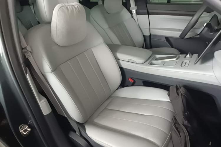 Used Nio ES8 2024 75 kWh Right Front Seat