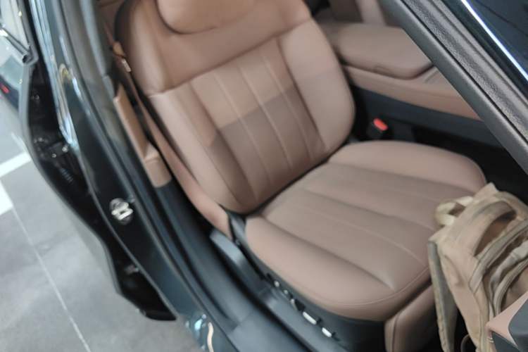 Used Nio ES8 2024 100kWh Signature Edition Right Front Seat