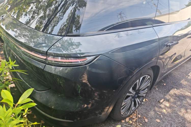 Used Nio ES8 2024 75 kWh Right Rear Taillight