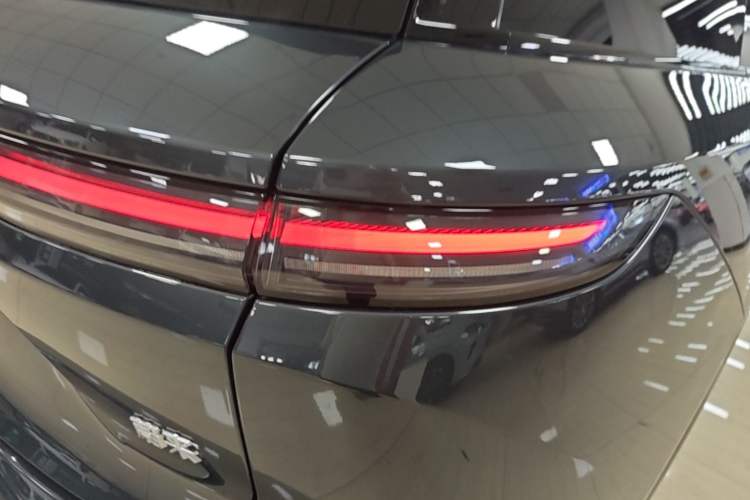 Used Nio ES8 2024 75 kWh Right Rear Taillight