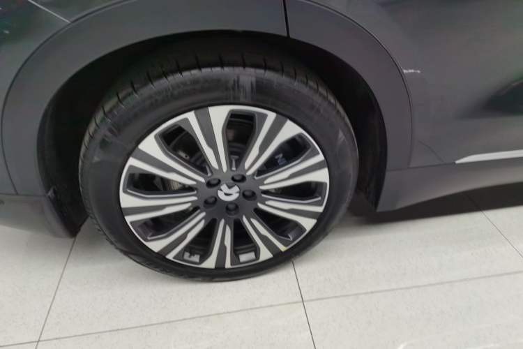 Used Nio ES8 2024 75 kWh Right Rear Wheel Hub