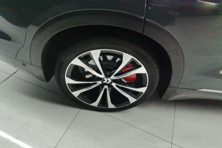 Used Nio ES8 2024 75 kWh Right Rear Wheel Hub