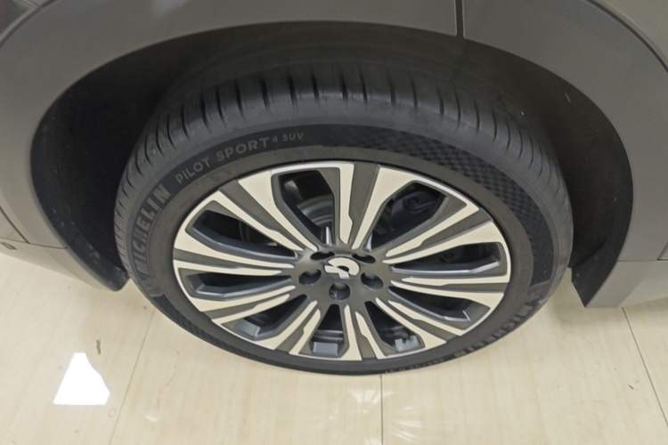 Used Nio ES8 2024 75 kWh Right Rear Wheel Hub