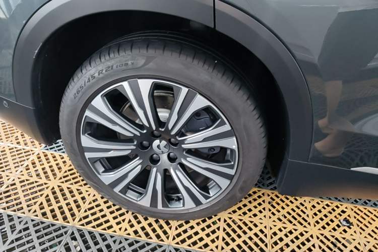 Used Nio ES8 2024 75 kWh Right Rear Wheel Hub