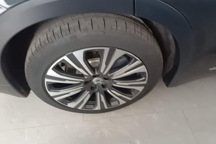 Used Nio ES8 2024 75 kWh Right Rear Wheel Hub