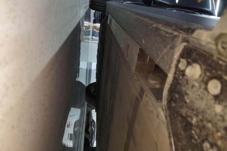 Used Nio ES8 2024 75 kWh Right Side Sill