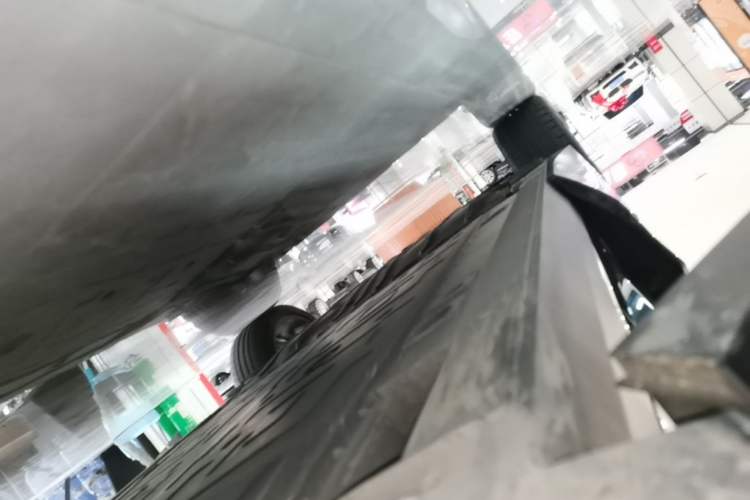 Used Nio ES8 2024 75 kWh Right Side Sill