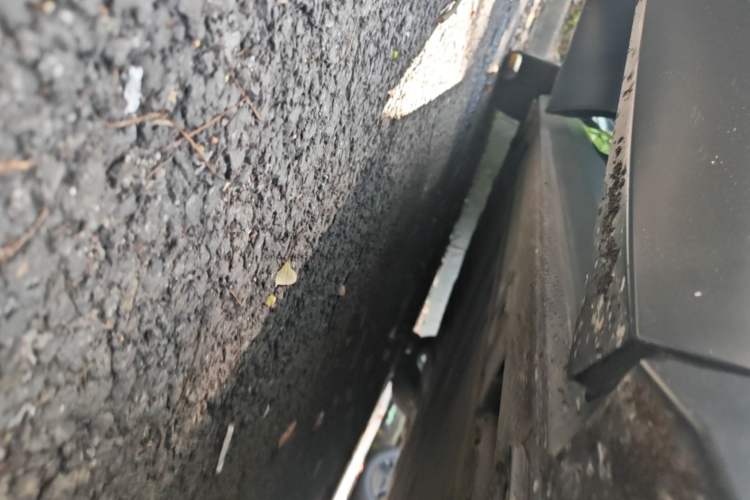 Used Nio ES8 2024 75 kWh Right Side Sill