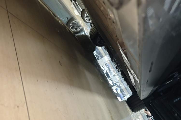 Used Nio ES8 2024 75 kWh Right Side Sill