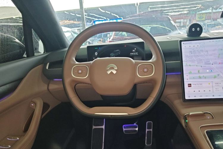 Used Nio ES8 2024 75 kWh Steering Wheel