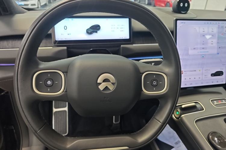 Used Nio ES8 2024 75 kWh Steering Wheel