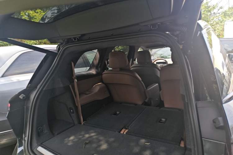 Used Nio ES8 2024 75 kWh Trunk