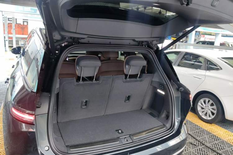 Used Nio ES8 2024 75 kWh Trunk