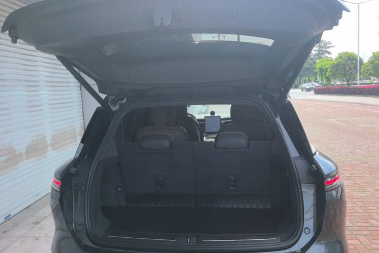 Used Nio ES8 2024 100kWh Signature Edition Trunk