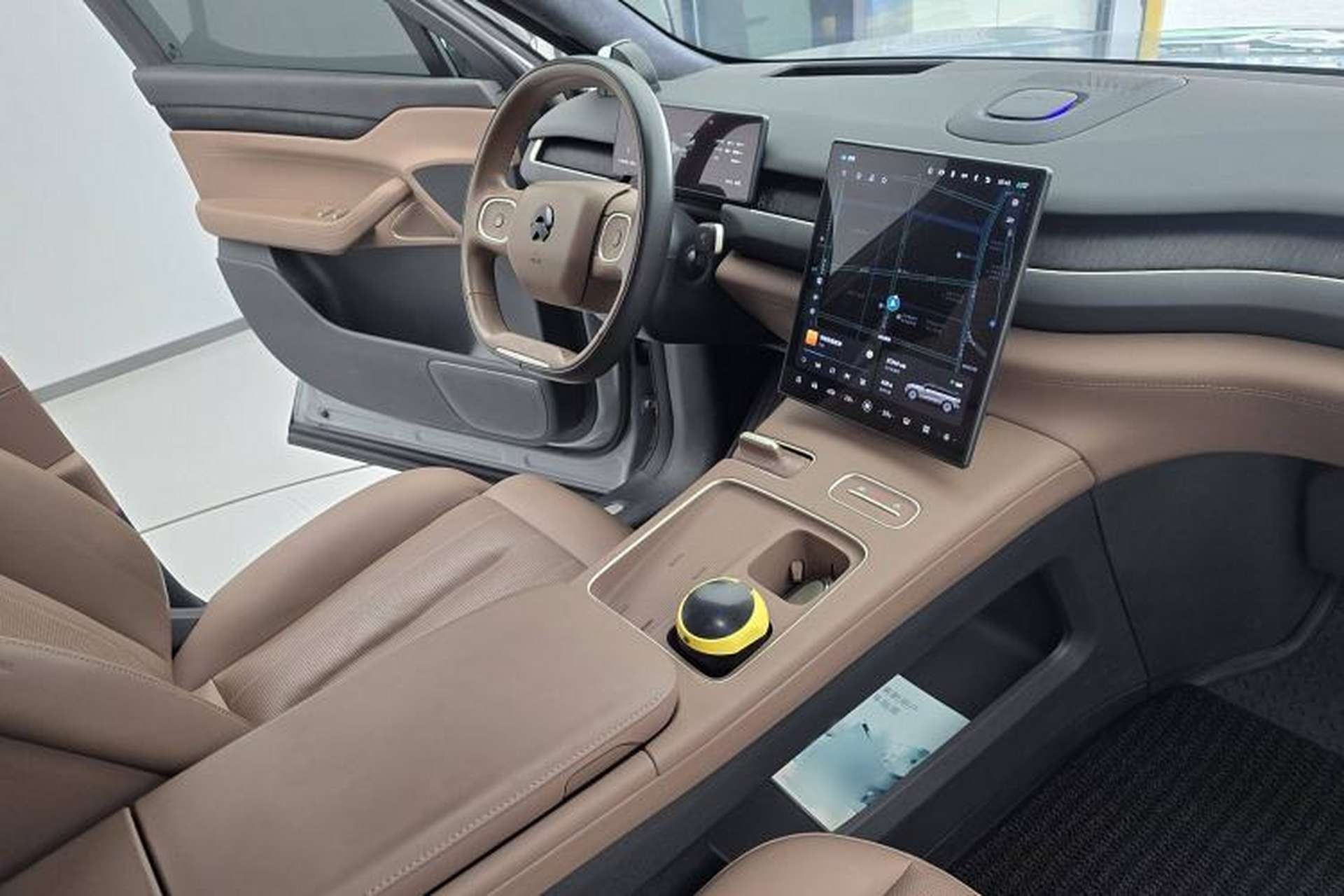 Used Nio ES8 2024 75 kWh Audio And AC Panel