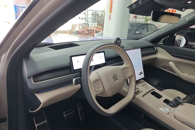 Used Nio ES8 2024 75 kWh Center Console
