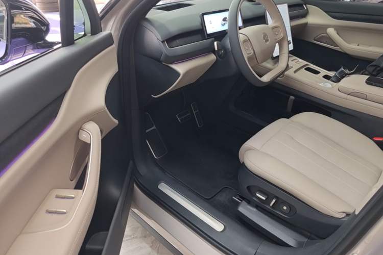 Used Nio ES8 2024 75 kWh Driver Seat