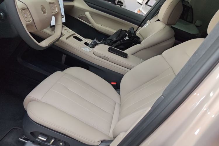 Used Nio ES8 2024 75 kWh Left Front Seat