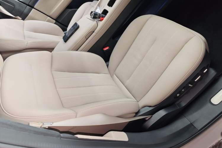 Used Nio ES8 2024 75 kWh Right Front Seat