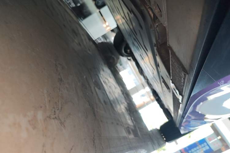 Used Nio ES8 2024 75 kWh Right Side Sill