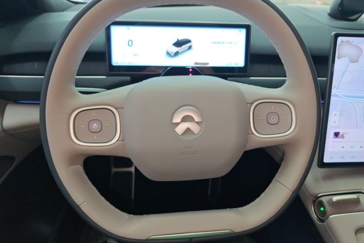 Used Nio ES8 2024 75 kWh Steering Wheel