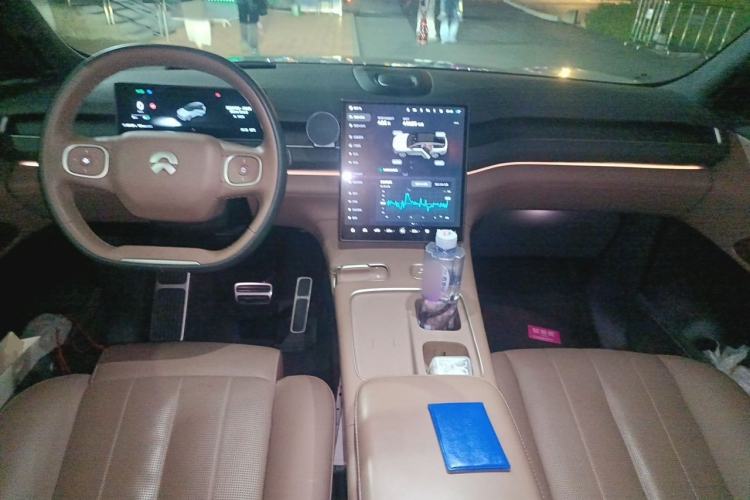 Used Nio ES8 2024 75 kWh Center Console