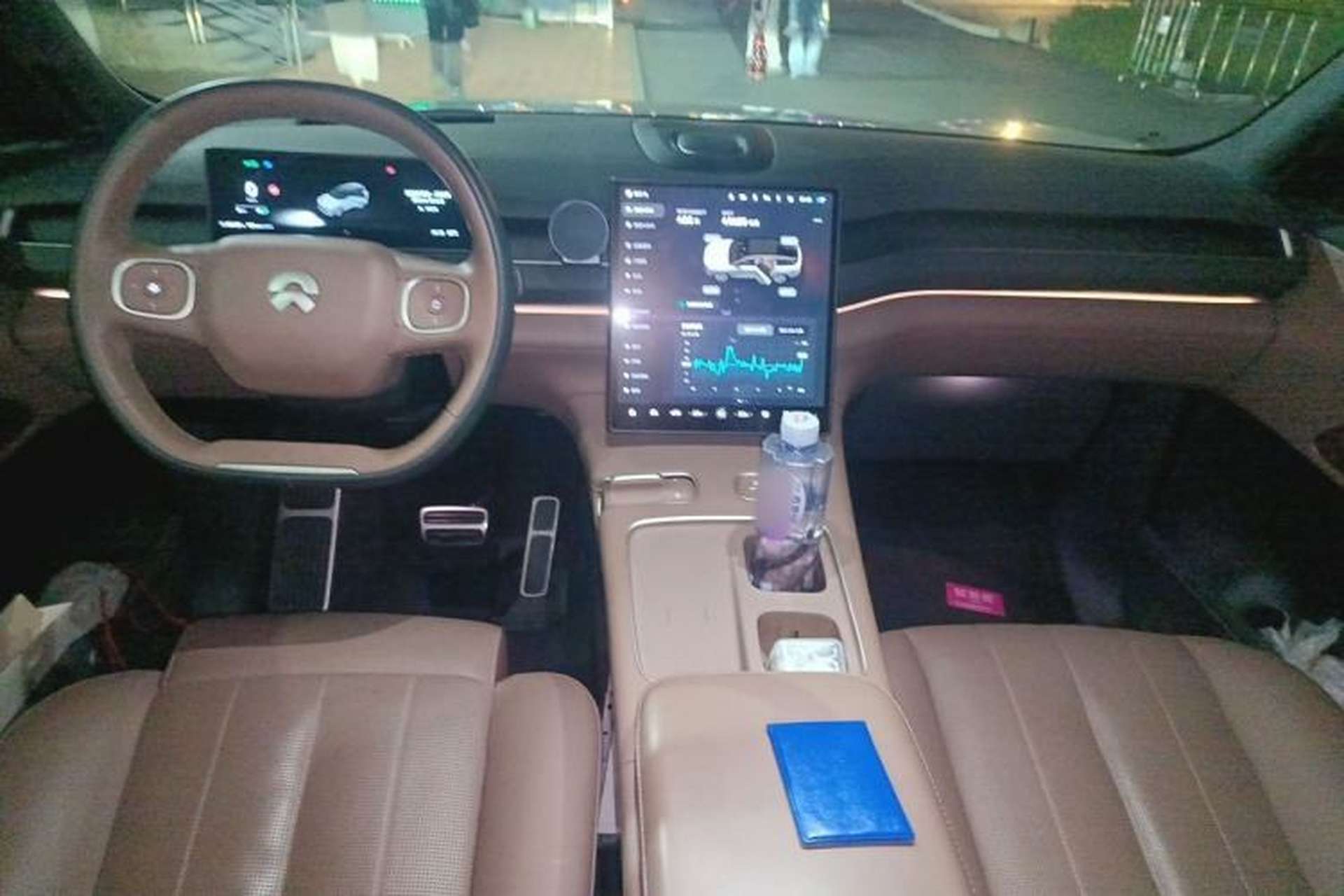 Used Nio ES8 2024 75 kWh Center Console