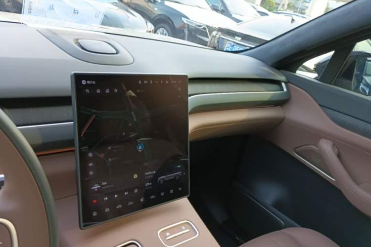 Used Nio ES8 2024 75 kWh Center Console