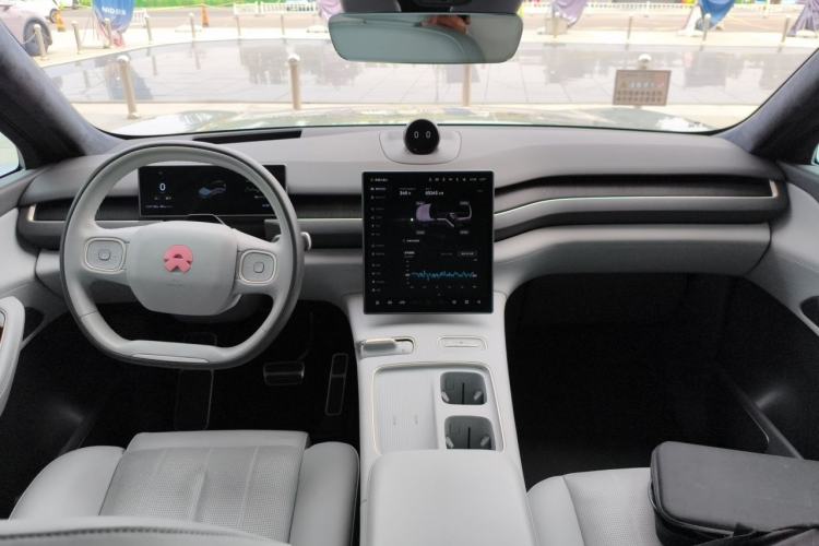 Used Nio ES8 2024 75 kWh Center Console