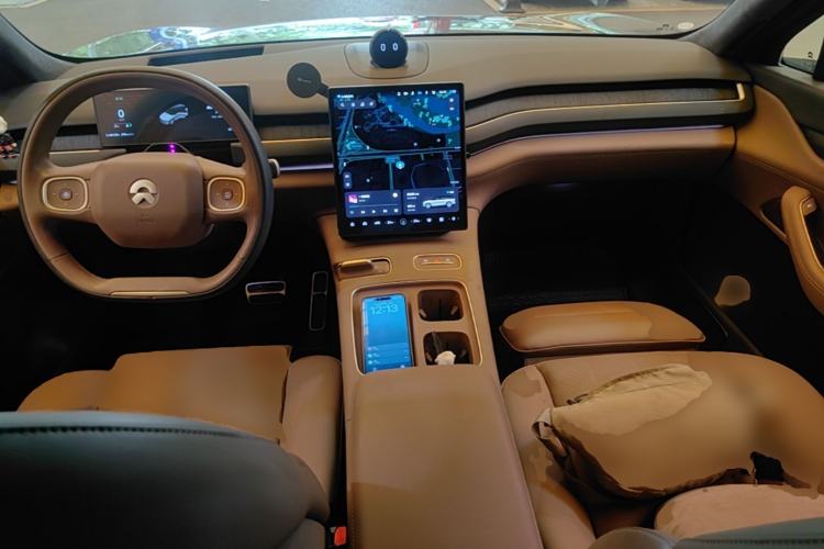 Used Nio ES8 2024 100kWh Signature Edition Center Console