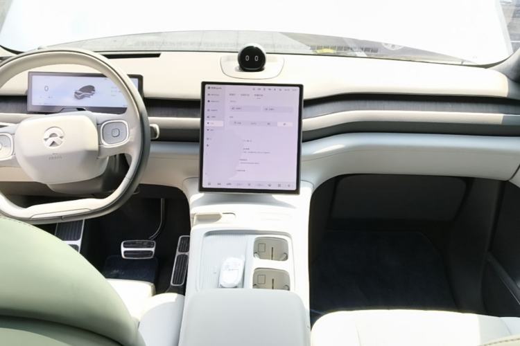 Used Nio ES8 2024 75 kWh Center Console