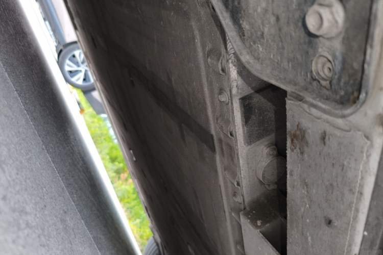 Used Nio ES8 2024 75 kWh Chassis Front Left