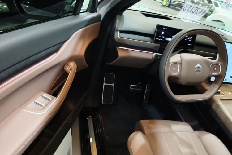 Used Nio ES8 2024 75 kWh Driver Seat