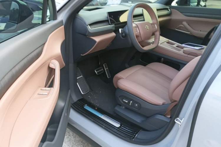 Used Nio ES8 2024 75 kWh Driver Seat