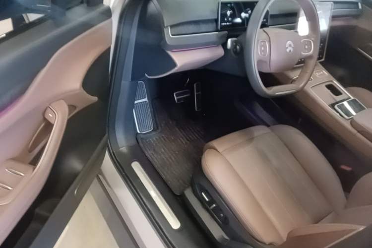 Used Nio ES8 2024 75 kWh Driver Seat