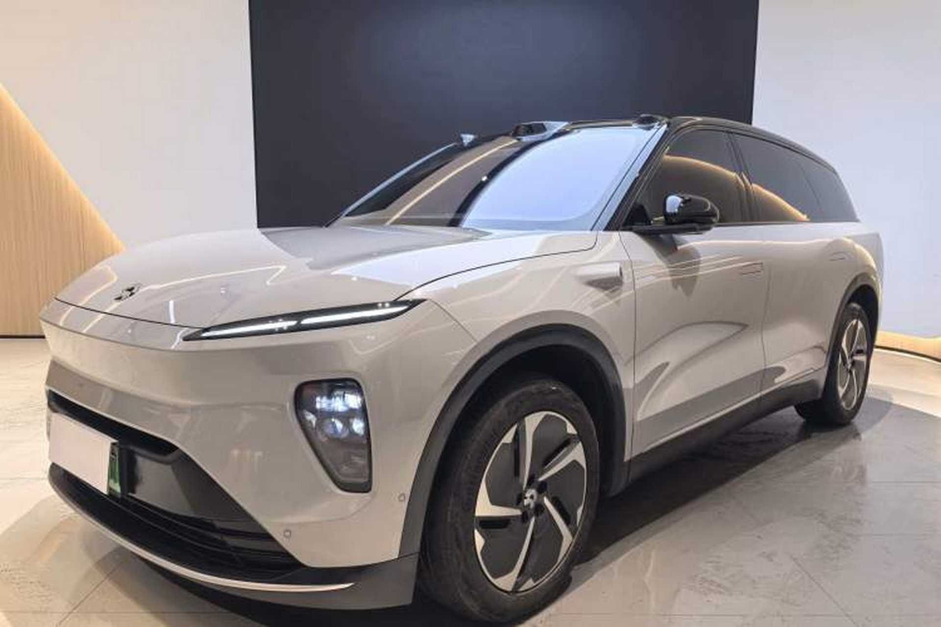 Used Nio ES8 2024 75 kWh Front Left 45 Deg