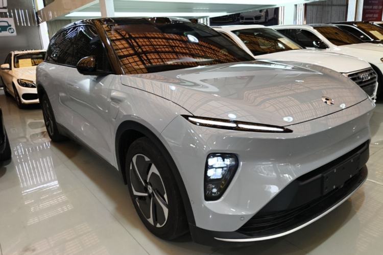 Used Nio ES8 2024 75 kWh Front Right 45 Deg