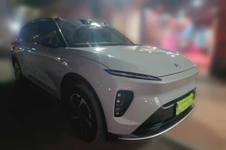 Used Nio ES8 2024 75 kWh Front Right 45 Deg