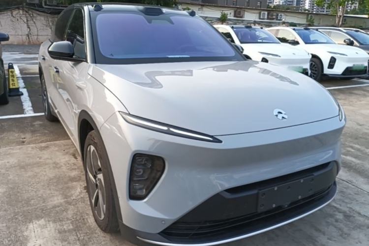 Used Nio ES8 2024 75 kWh Front Right 45 Deg