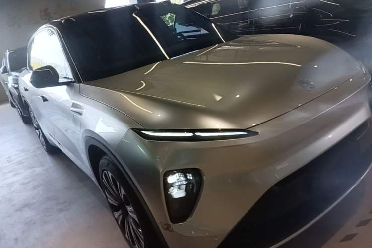 Used Nio ES8 2024 75 kWh Front Right 45 Deg
