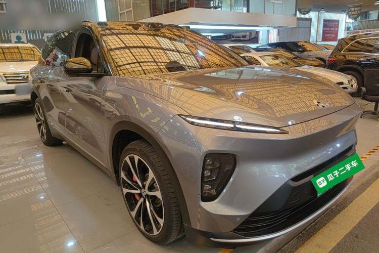 Used Nio ES8 2024 100kWh Signature Edition Front Right 45 Deg