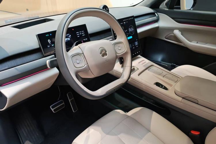 Used Nio ES8 2024 75 kWh Interior 2
