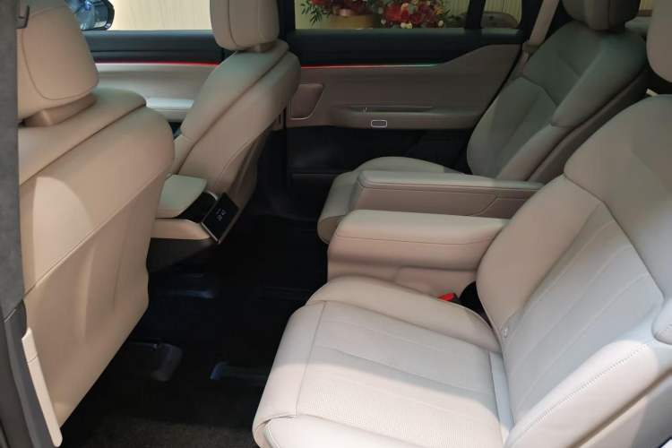 Used Nio ES8 2024 75 kWh Interior 4
