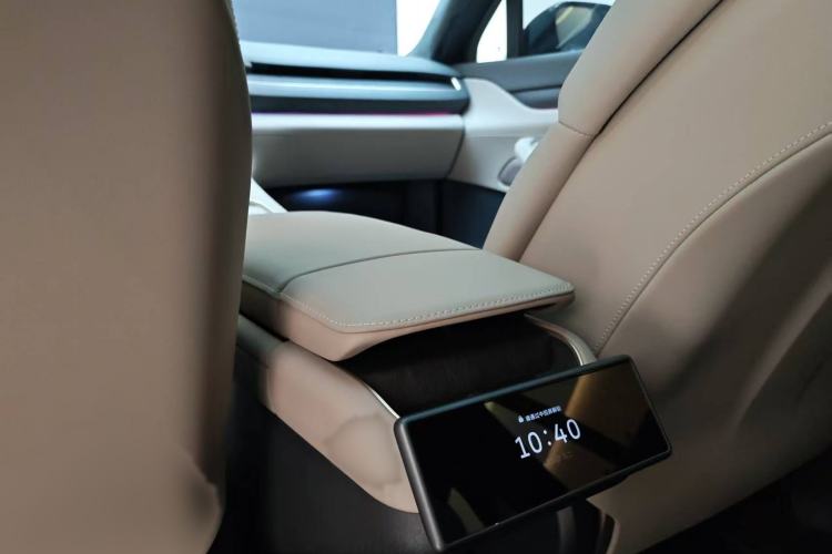 Used Nio ES8 2024 75 kWh Interior 5