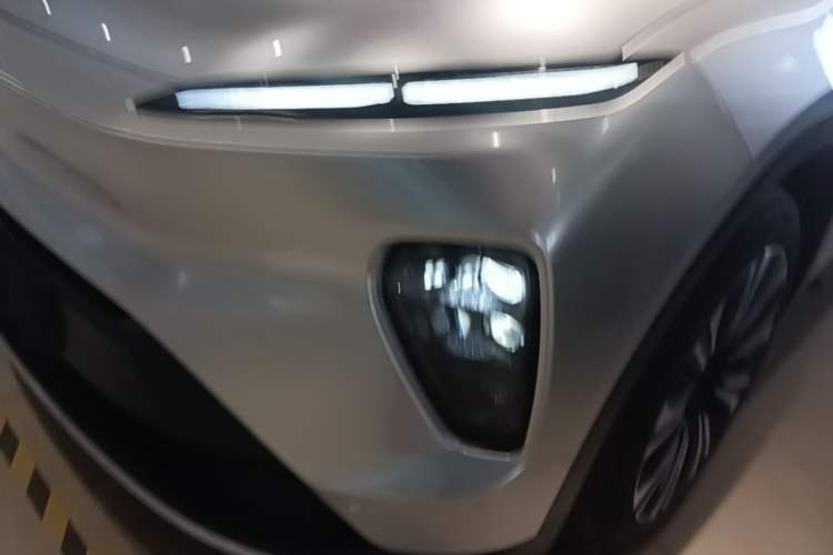 Used Nio ES8 2024 75 kWh Left Front Headlight